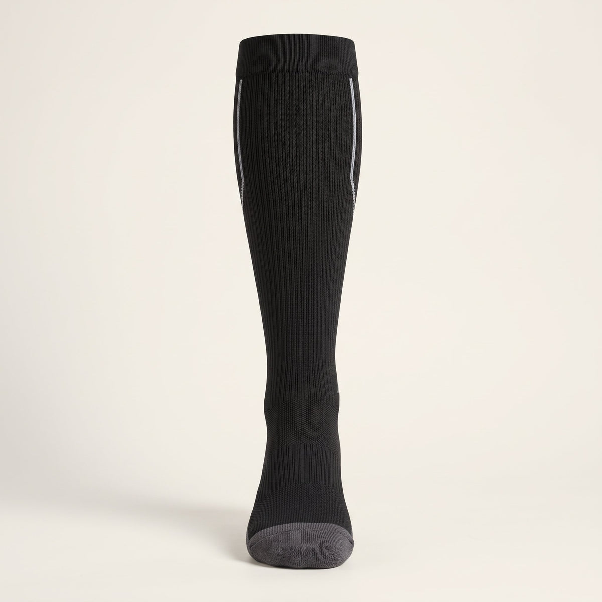 AERA Midnight Pace compression running sock – front